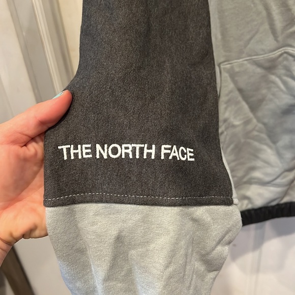 Brand New North Face Geary Zipper Hoodie - Picture 7 of 9